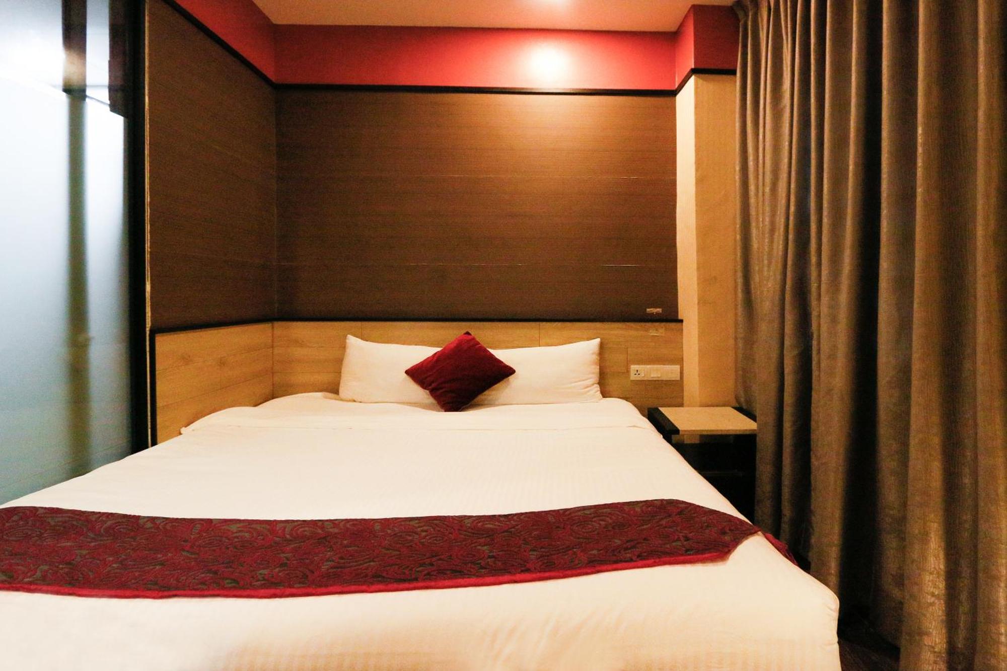 Golden Roof Hotel, Seri Iskandar Extérieur photo