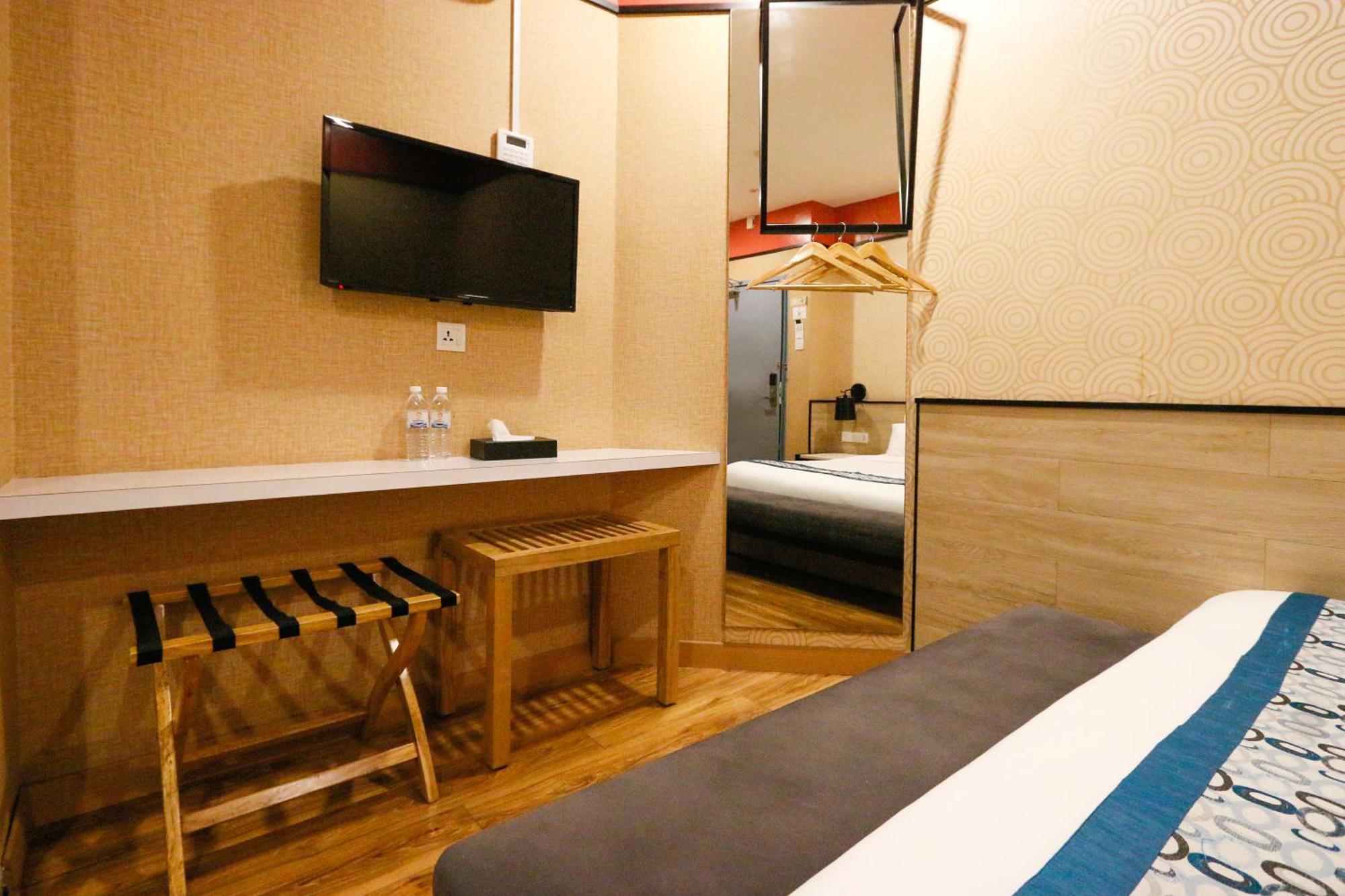 Golden Roof Hotel, Seri Iskandar Extérieur photo