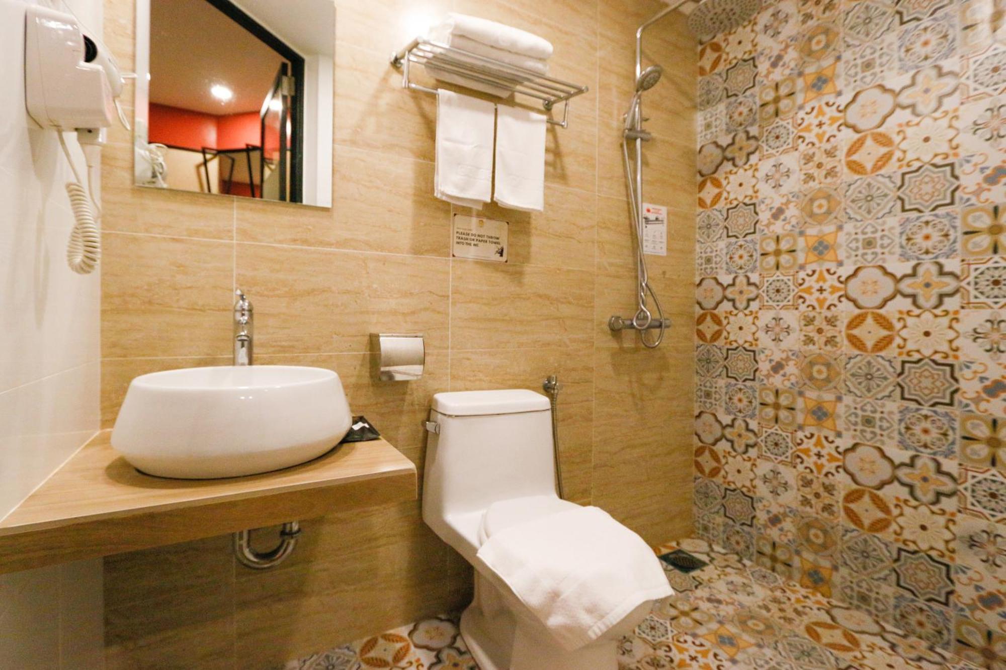 Golden Roof Hotel, Seri Iskandar Extérieur photo