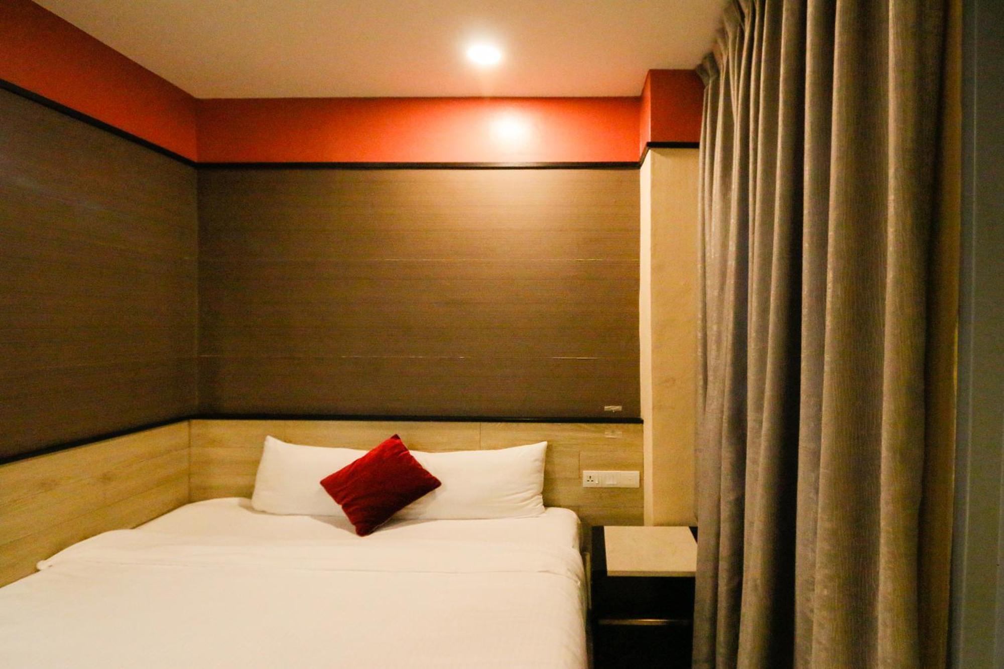 Golden Roof Hotel, Seri Iskandar Extérieur photo
