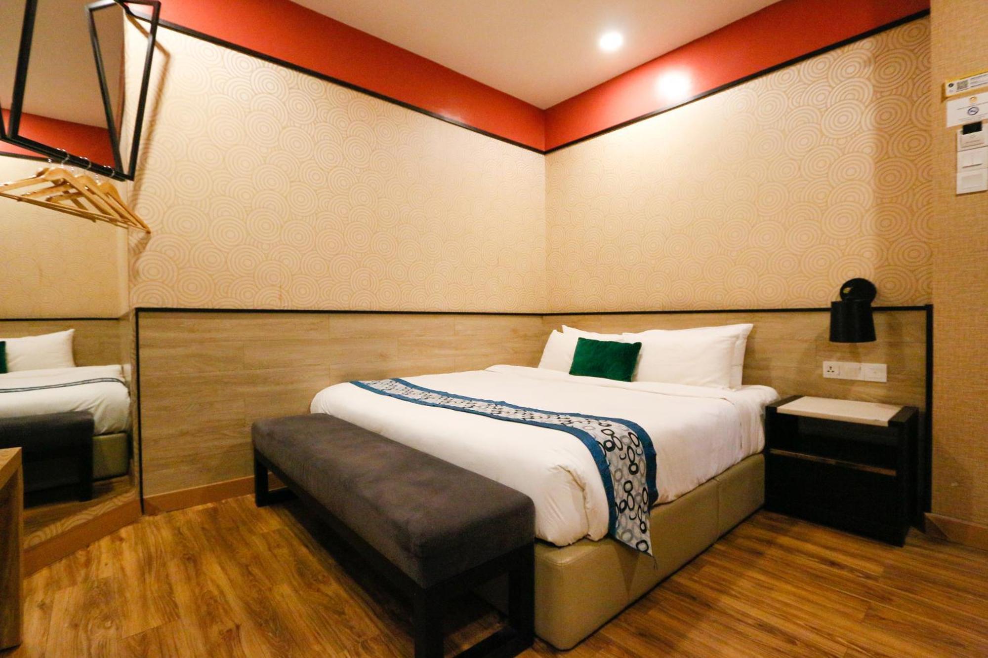Golden Roof Hotel, Seri Iskandar Extérieur photo