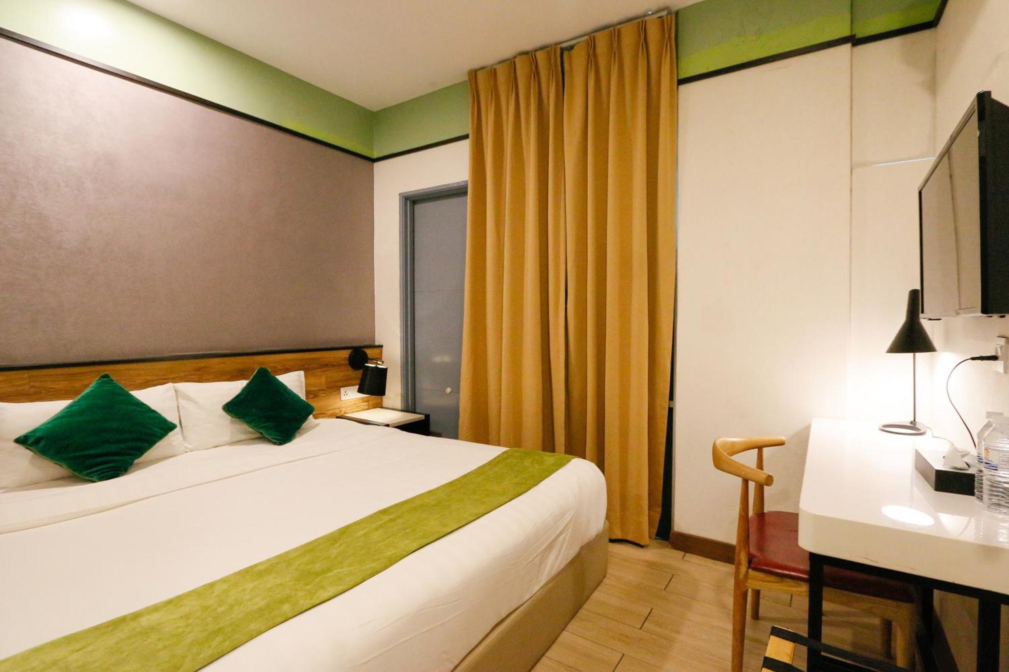 Golden Roof Hotel, Seri Iskandar Extérieur photo