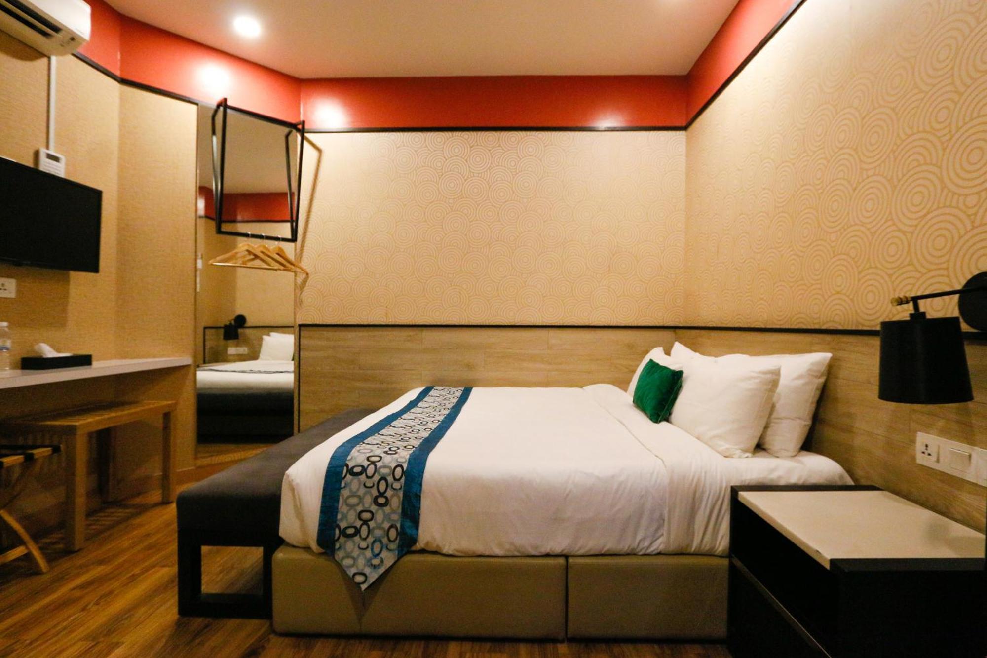 Golden Roof Hotel, Seri Iskandar Extérieur photo