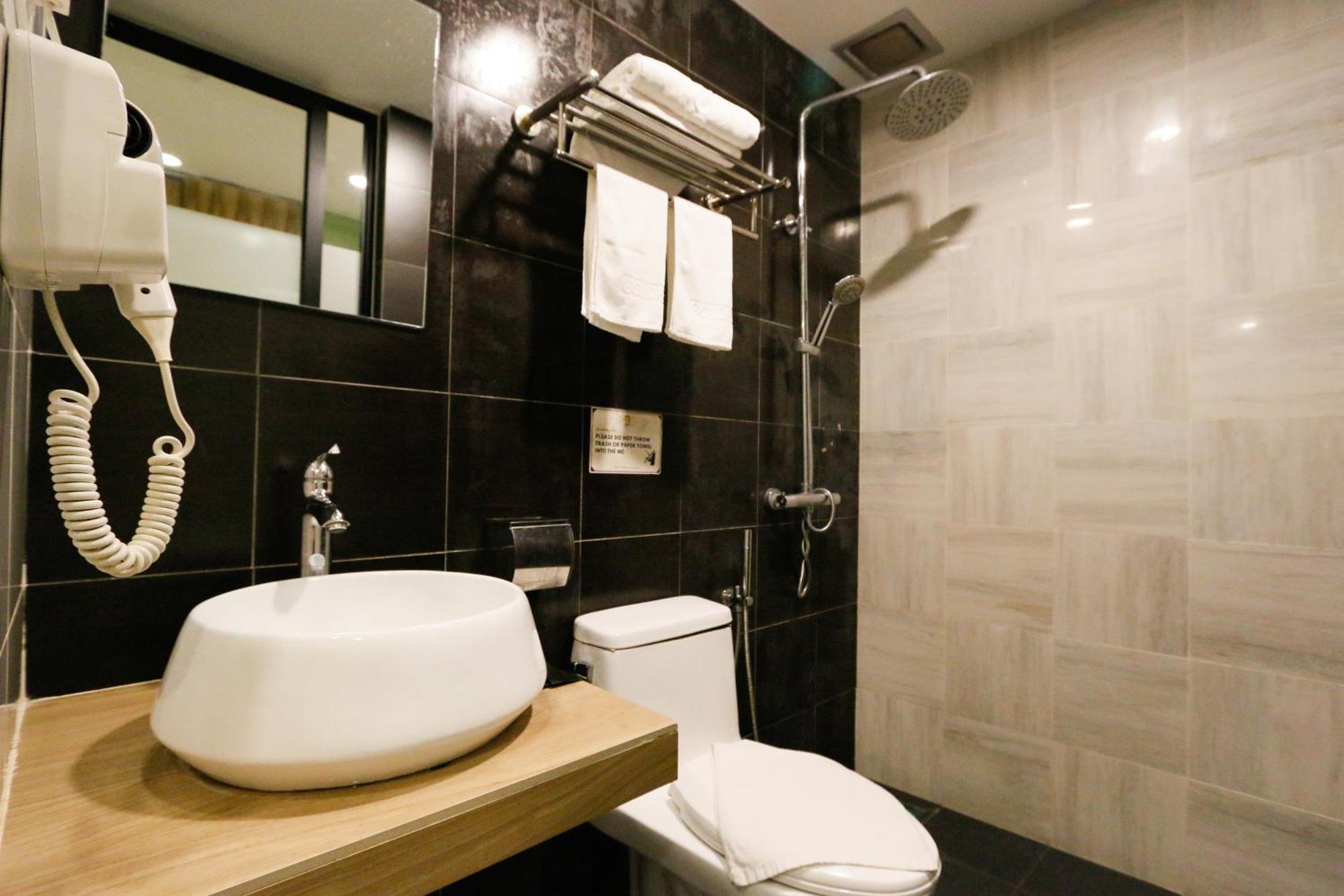 Golden Roof Hotel, Seri Iskandar Extérieur photo