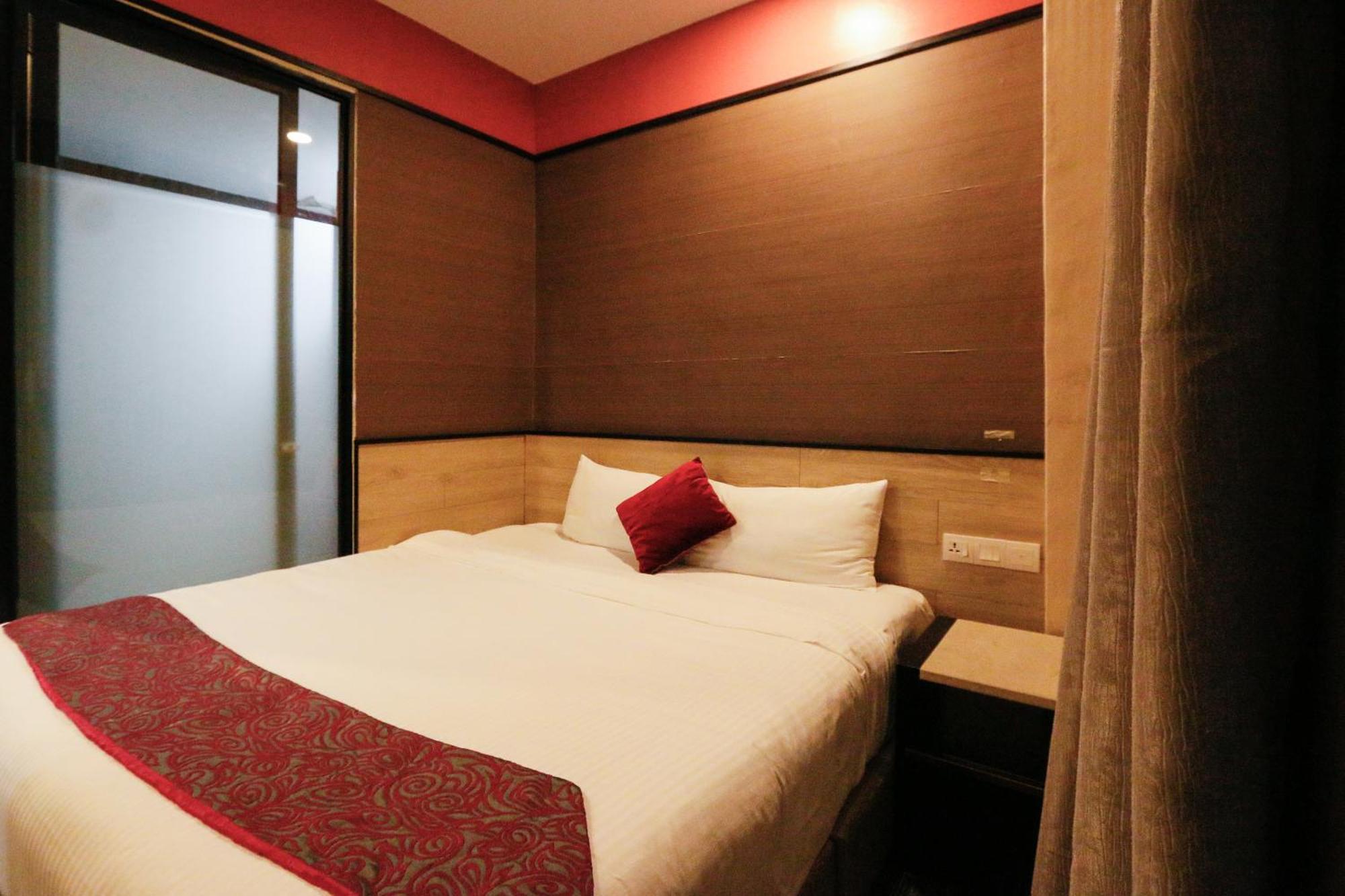 Golden Roof Hotel, Seri Iskandar Extérieur photo