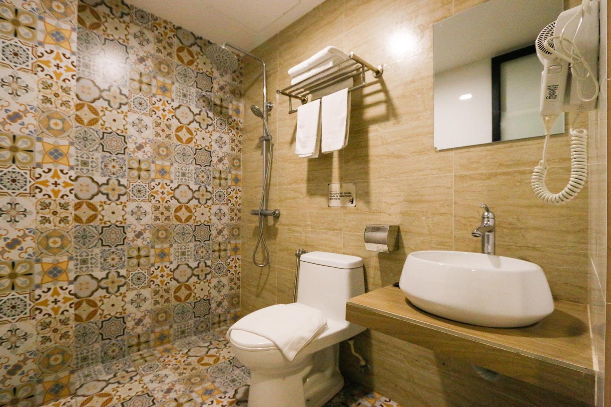 Golden Roof Hotel, Seri Iskandar Extérieur photo