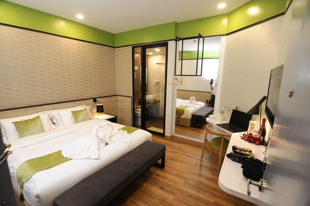 Golden Roof Hotel, Seri Iskandar Extérieur photo
