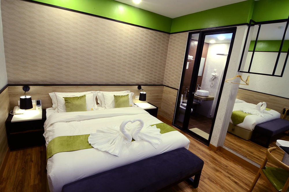 Golden Roof Hotel, Seri Iskandar Extérieur photo