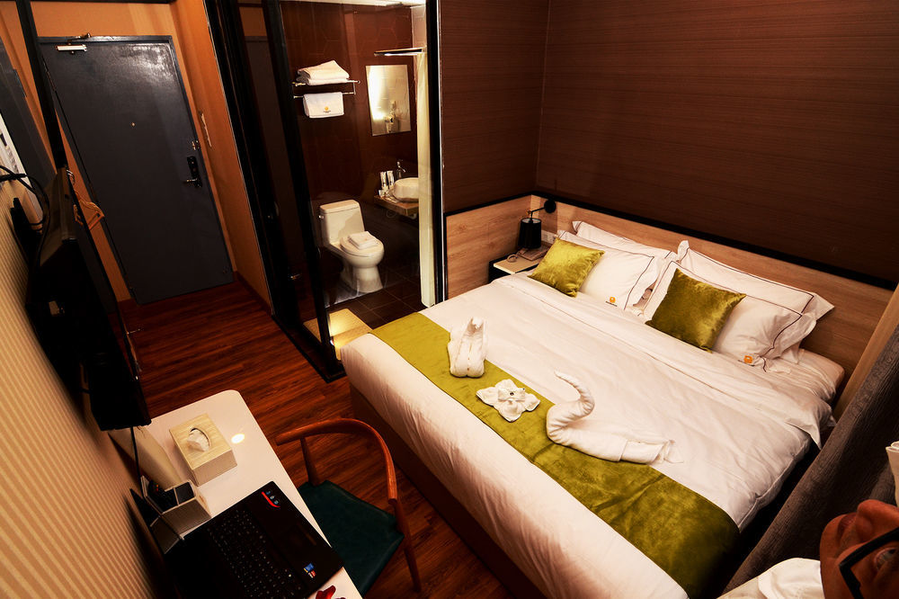 Golden Roof Hotel, Seri Iskandar Extérieur photo